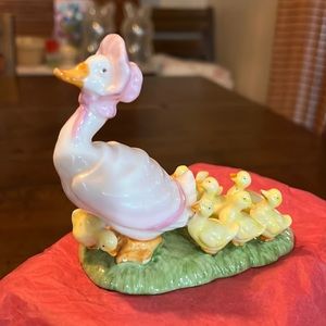 Omnibus mother duck and 8 babies bone China